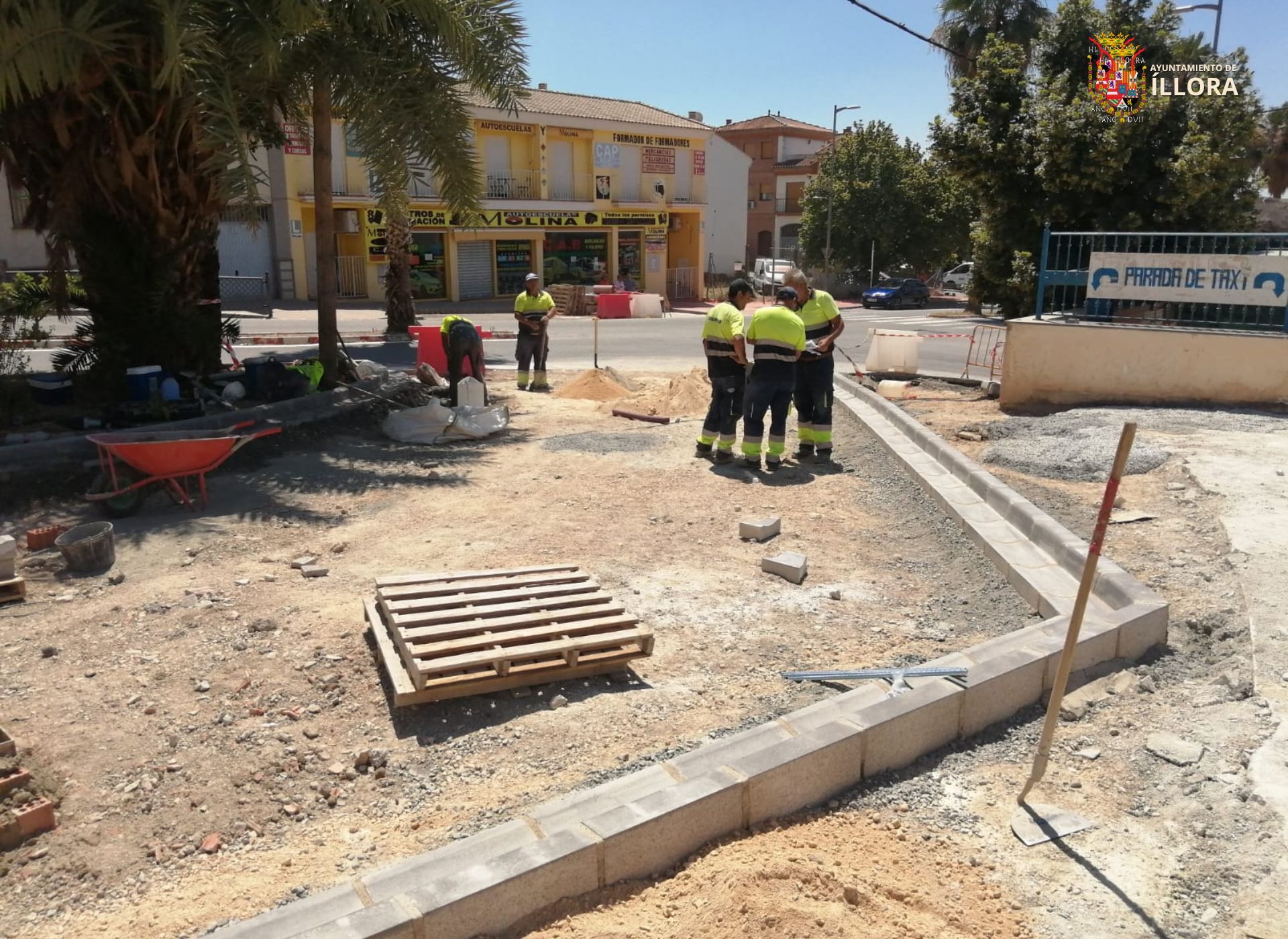 En la imagen, el delegado de Fomento, Antonio Ayllón, el alcalde, Antonio Salazar, el concejal de Obras Públicas, Carmelo Torralba, junto con parte del equipo técnico responsable de las obras.